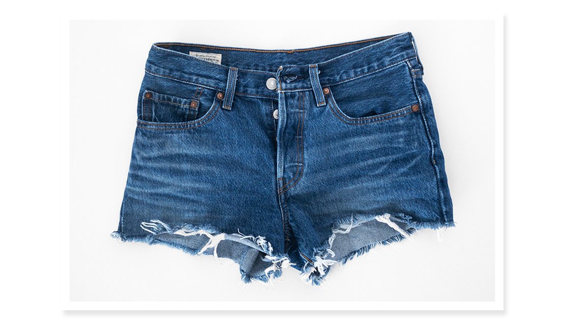 levi's 501 shorts caught in the middle