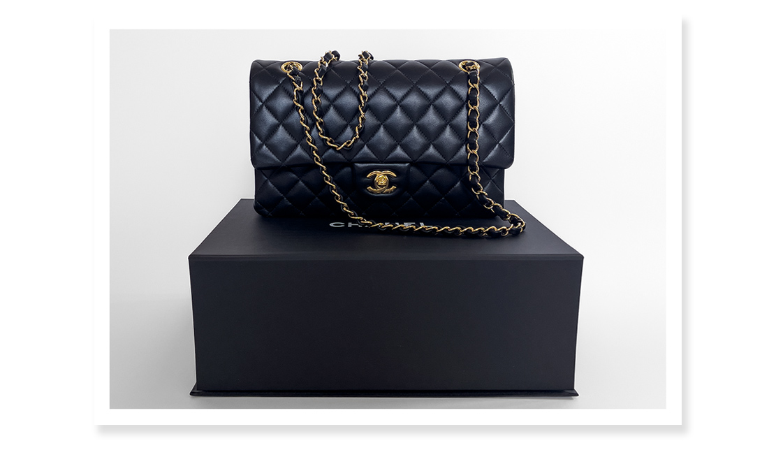 CHANEL 11.12 BAG (CLASSIC FLAP) VS CHANEL 19 BAG- Which one should you  choose? 
